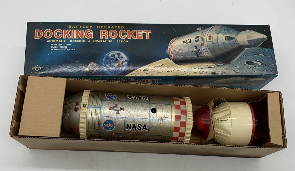 Daiya battery op. Docking Rocket in box (1 of 7)