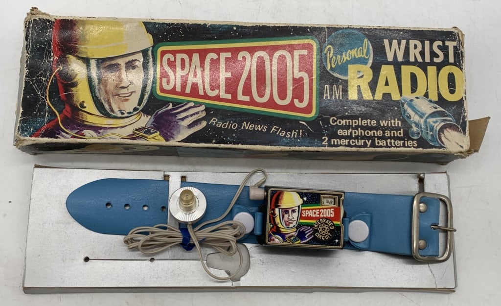 Space 2005 Personal Wrist AM Radio w/box (1 of 6)