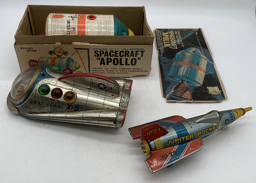3 tin space toys, battery op. and friction (1 of 12)