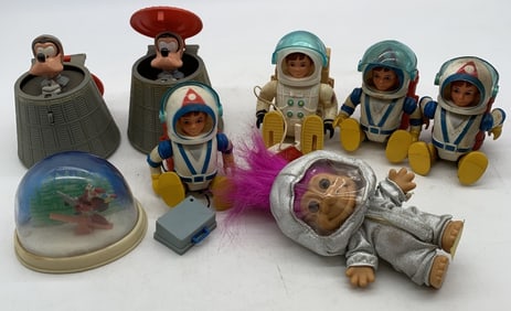 8 space theme toys