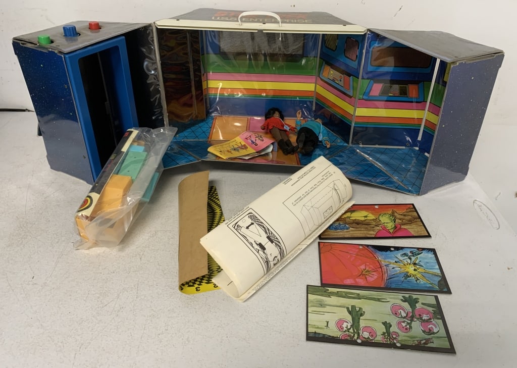 Mego Star Trek U.S.S. Enterprise (1 of 11)