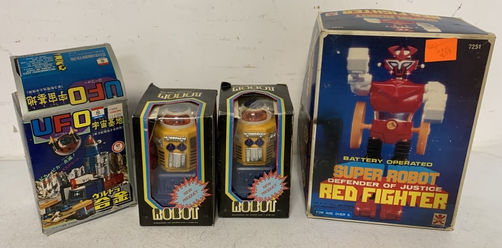 3 Robot Toys in boxes and an empty UFO box (1 of 7)