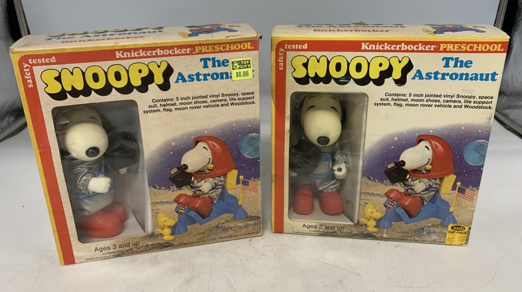 2 Knickerbocker Snoopy Astronaut,NIB: smoke damage
