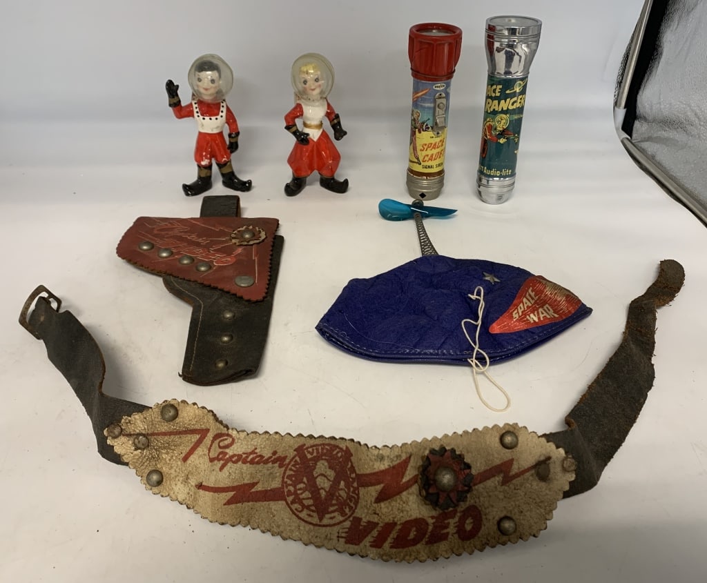 7 Captain Video Belt,Holster,Flashlights,Beanie (1 of 6)