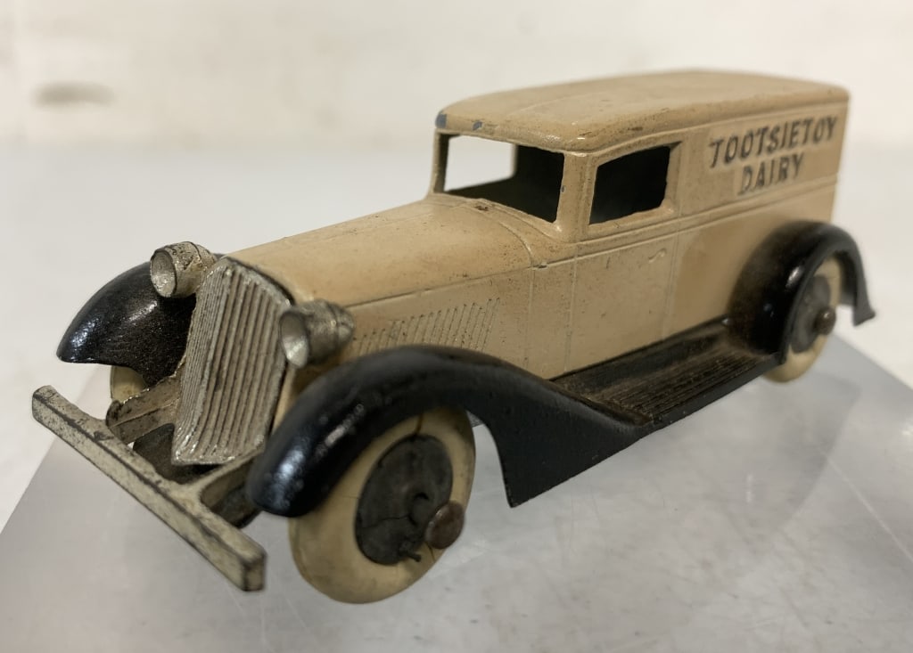 Tootsietoy Dairy Milk Truck: some chipped paint, tires cracked