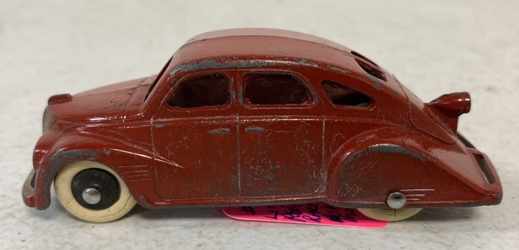 Tootsietoy Lincoln Zephyr: No key hole or motor, small paint chips and some cracks in tires
