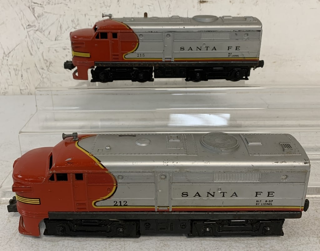 2 Lionel pcs-Sante Fe 215 Engine & 212 Dummy (1 of 4)