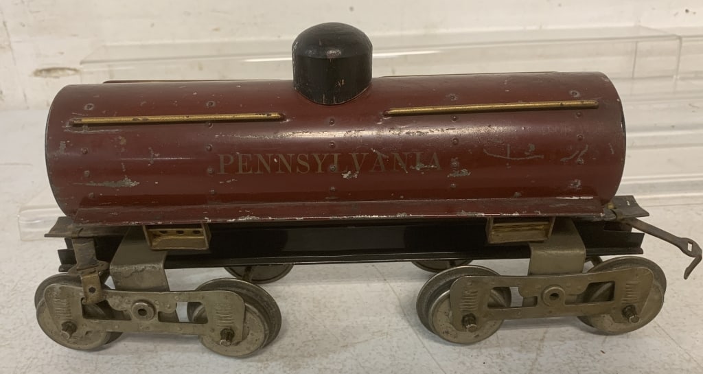 Standard Gauge Pennsylvania tank car: has scratches, dings and paint loss