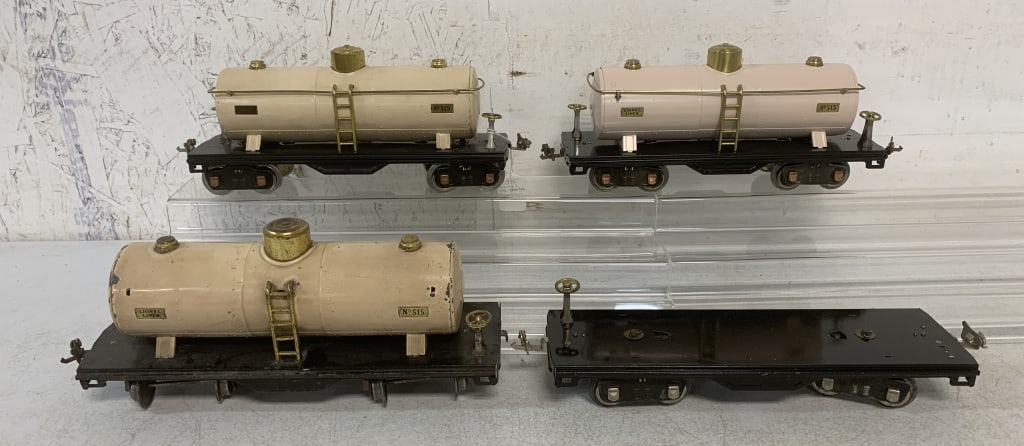 4 Lionel Tin Tankers & Flat Bed: tankers marked 515, all have some wear