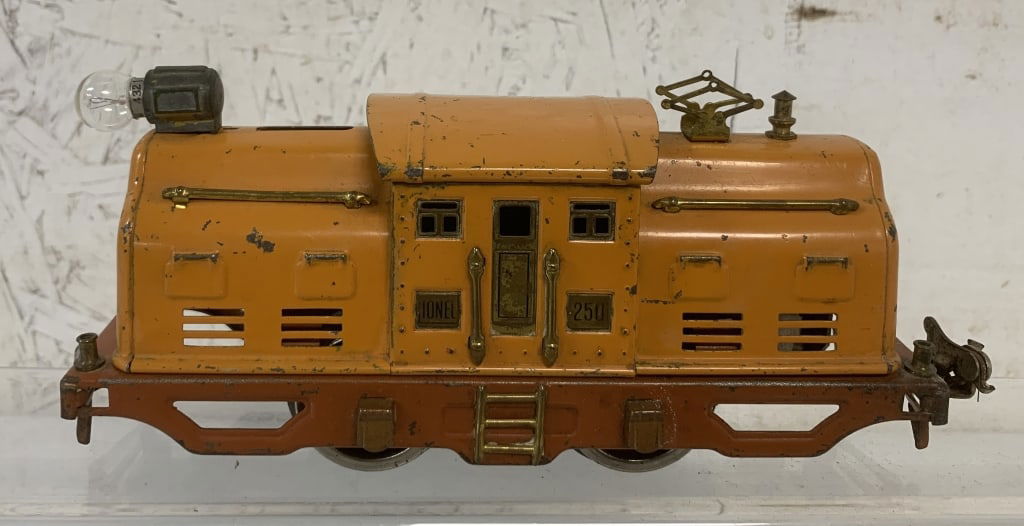 Lionel 250 Tin Engine (1 of 2)