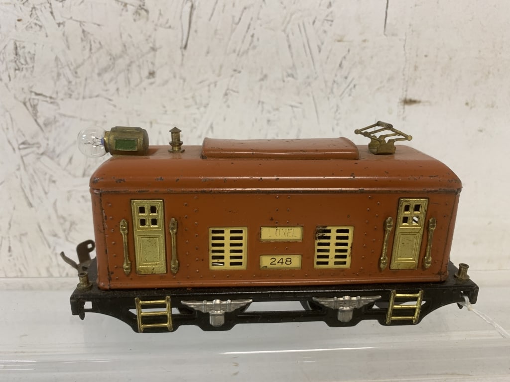 Lionel 248 Tin Engine (1 of 2)