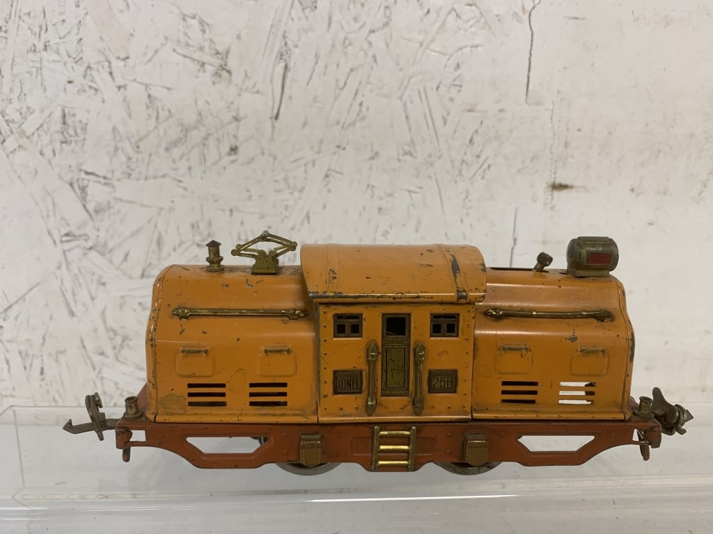 Lionel 250 Tin Engine (1 of 2)