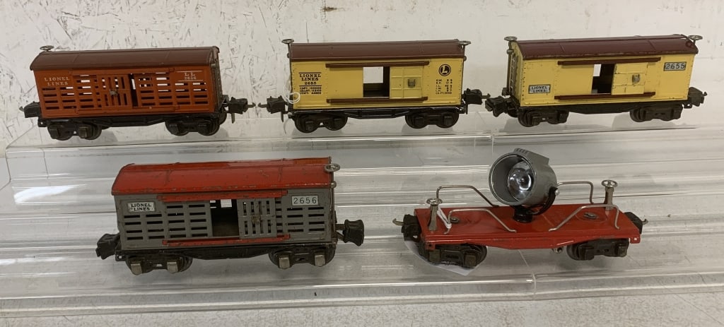 5 Tin Lionel Box Cars & Search Light Car: untested, wear, scratches, O gauge