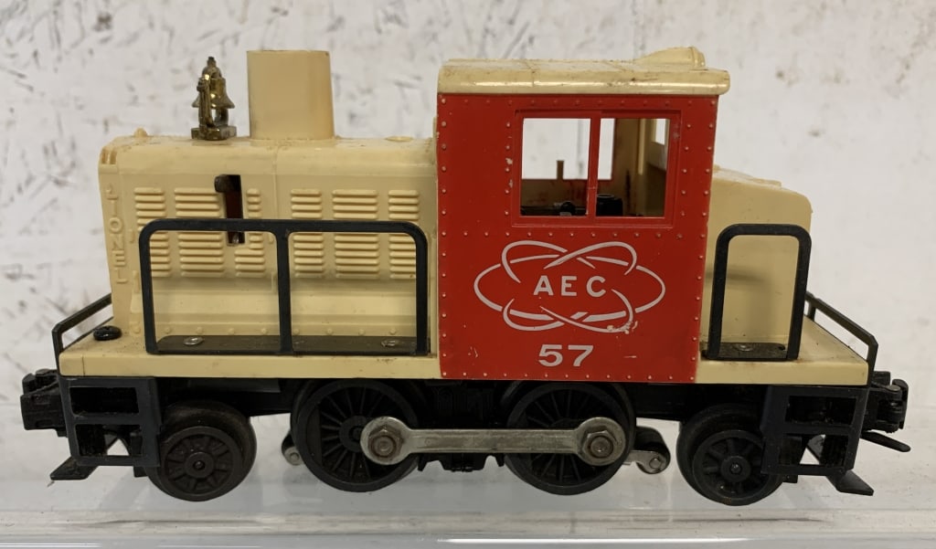 Lionel AEC 57 Engine: untested, wear, scratches, O gauge