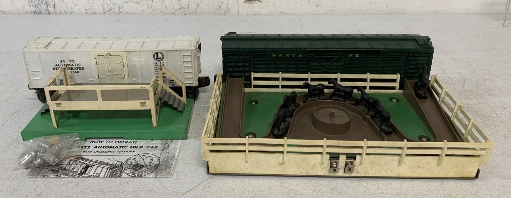 2 Lionel pcs-Milk Car & Horse Cart w/ boxes: boxes have wear and damage, untested, wear, scratches, O gauge