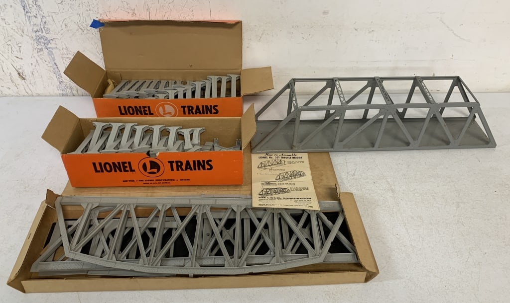 4 pcs- Lionel Train Trestle Bridge Set in Boxes (1 of 6)