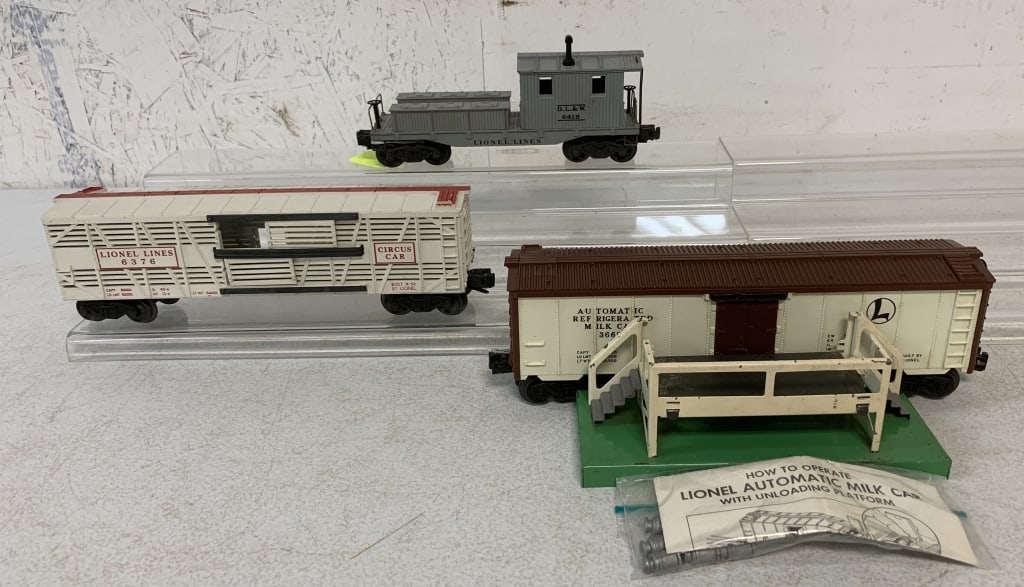 3 Lionel pcs-Wrecking/Circus/Milk Car w/ Boxes: 6376, 6419, 3662, toys have wear, boxes have age, wear, and somedamage, O gauge