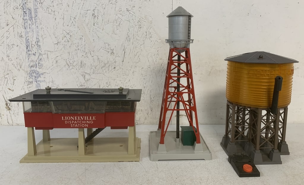 3 Lionel pcs- Water Tanks/Station/Boxes (1 of 5)