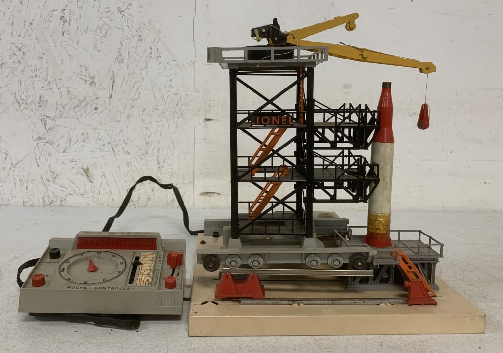 Lionel No. 175 Rocket Launcher w/ Original Box (1 of 5)