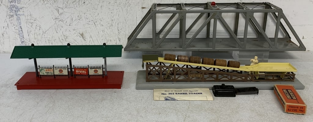 3 Lionel pcs-Bridge/Loader/Platform/Boxes (1 of 5)