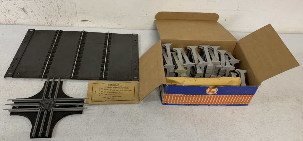 3 Lionel pcs- Crossing/Trestles/Extension/Boxes (1 of 5)