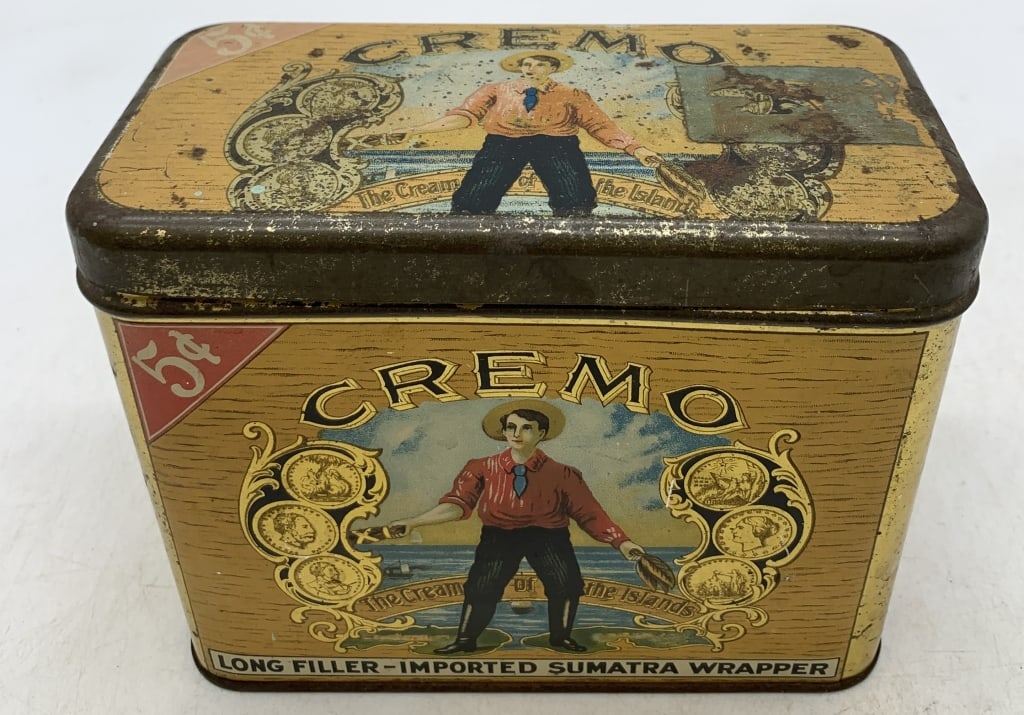 Cremo Cigar Tin: some dent at the one corner, some litho wear, some pitting, some fading