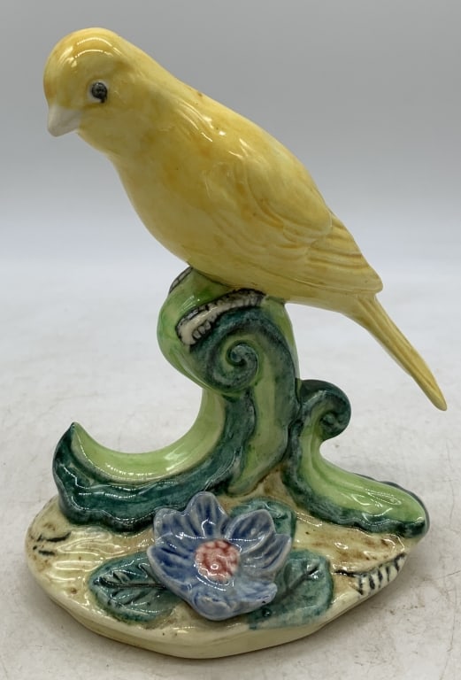 Stangl Pottery Bird Figure: some brownish dirt on back of bird