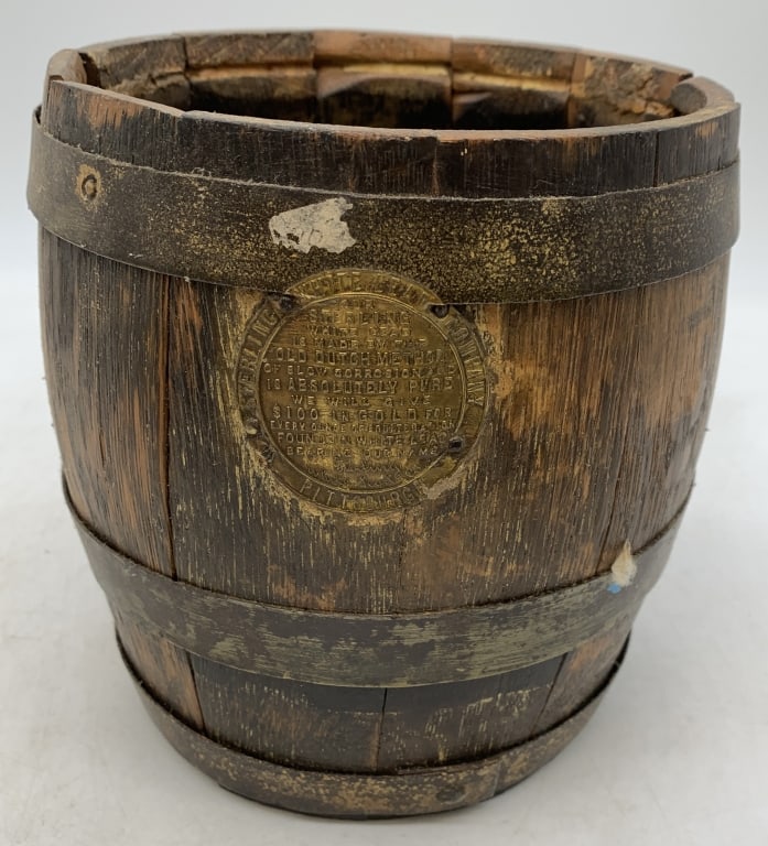 Sterling White Lead Co. Pittsburgh keg: has wear and is missing lid