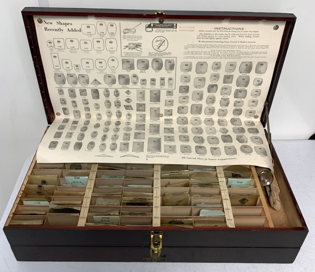 G-S watch crystal case w/contents (1 of 5)