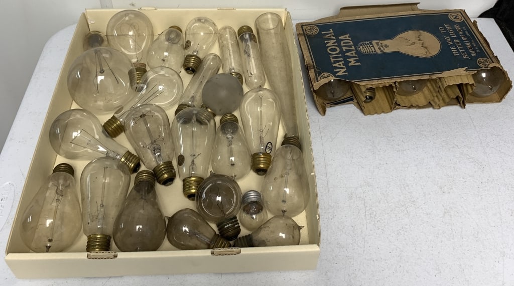 20+ early light bulbs (1 of 4)