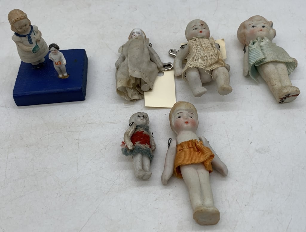 6 Small Vintage Ceramic/Bisque Figures (1 of 4)