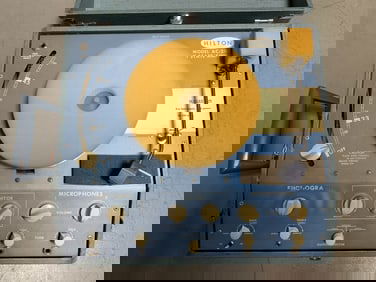 Hilton AC-200 Turntable/Amplifier