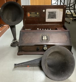 3 pcs - Radiola 25 & Horn Speakers