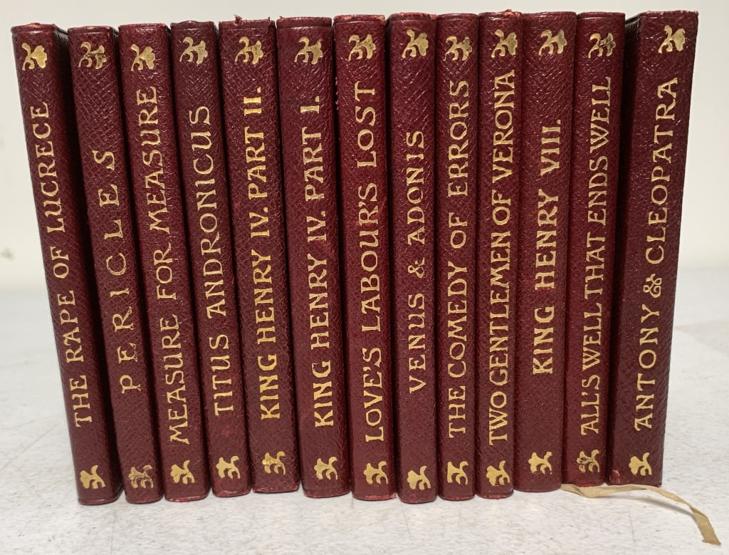 13 The Temple Shakespeare books (1 of 4)