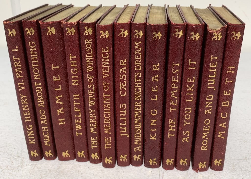 13 The Temple Shakespeare books (1 of 5)