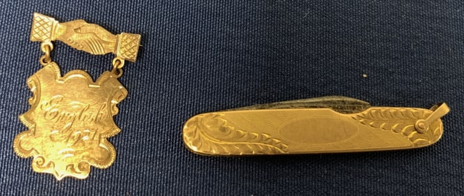 English 1921 pin and small pocketknife
