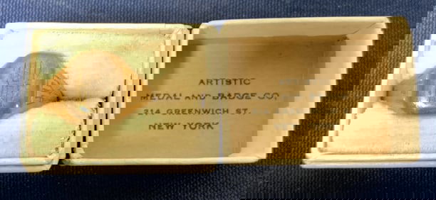 small 14K gold women's class ring