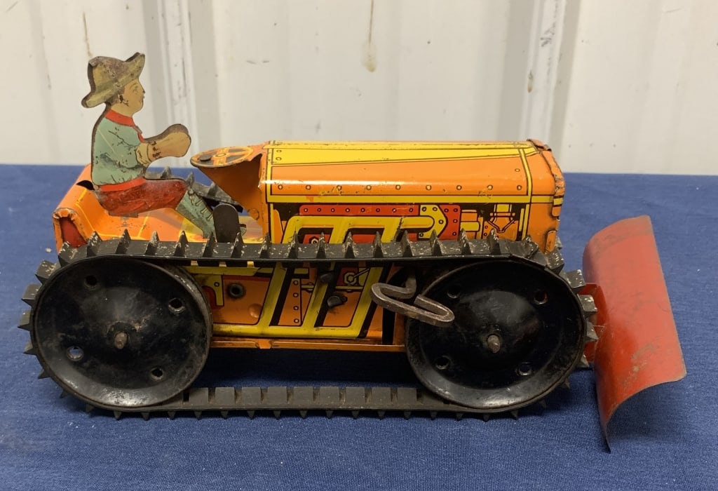 Marx wind-up tractor w/ reversible plow (1 of 7)