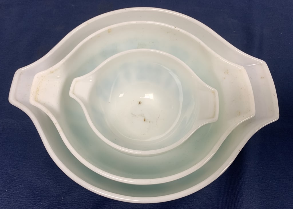 Pyrex Amish Butter print nesting mixing bowls: 444, 443 and 441; show wear with some scratches