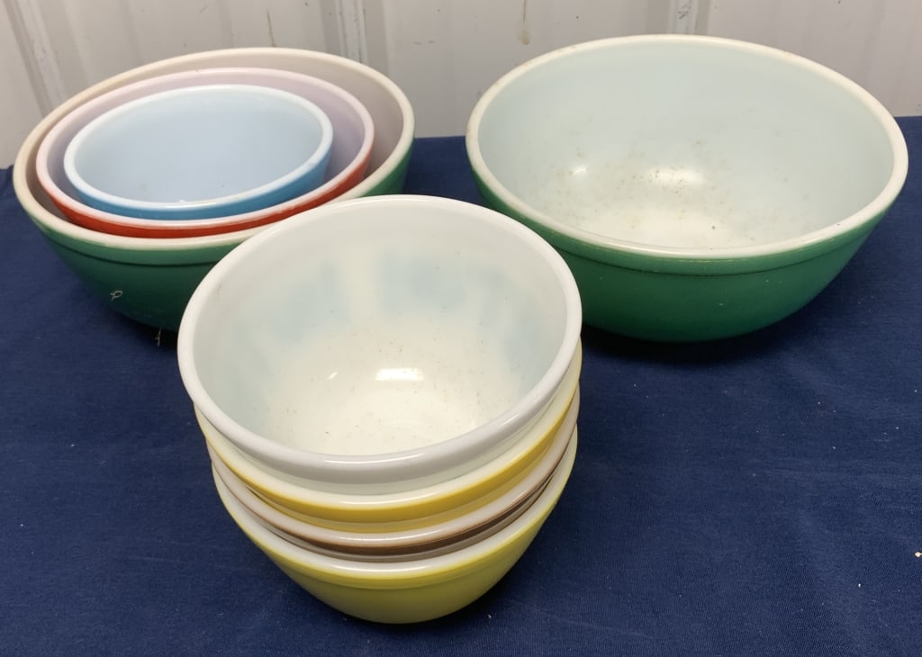 8 Pyrex mixing bowls various colors/prints: (5) 401, 402 and two green that are 403 size but unnumbered; show wear with some scratches