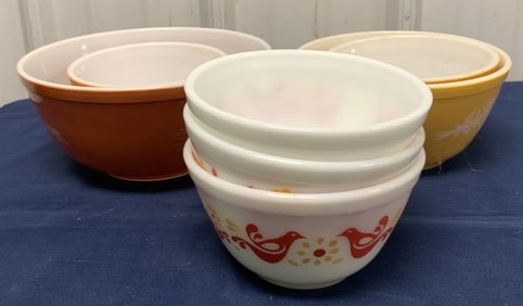 7 Pyrex mixing bowls various colors/prints