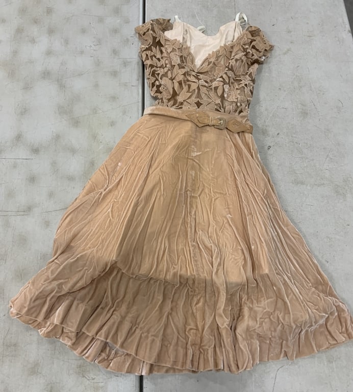 Jenkins New York women's dress w/belt: has wear