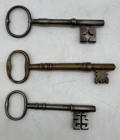 3 large skeleton keys