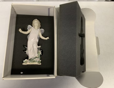 Lladro Butterfly Wings figurine w/ box