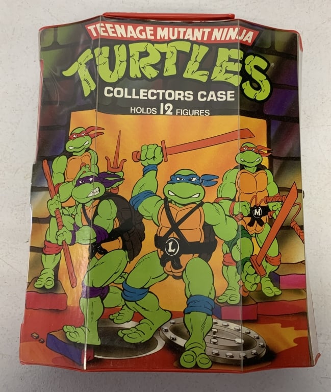 Teenage Mutant Ninja Turtles Case w/ figures: see photos for contents