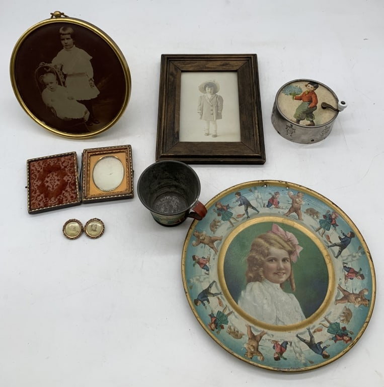 tin plate, tin cup, music box, photos, pin, etc.: items have wear with some having damage as shown