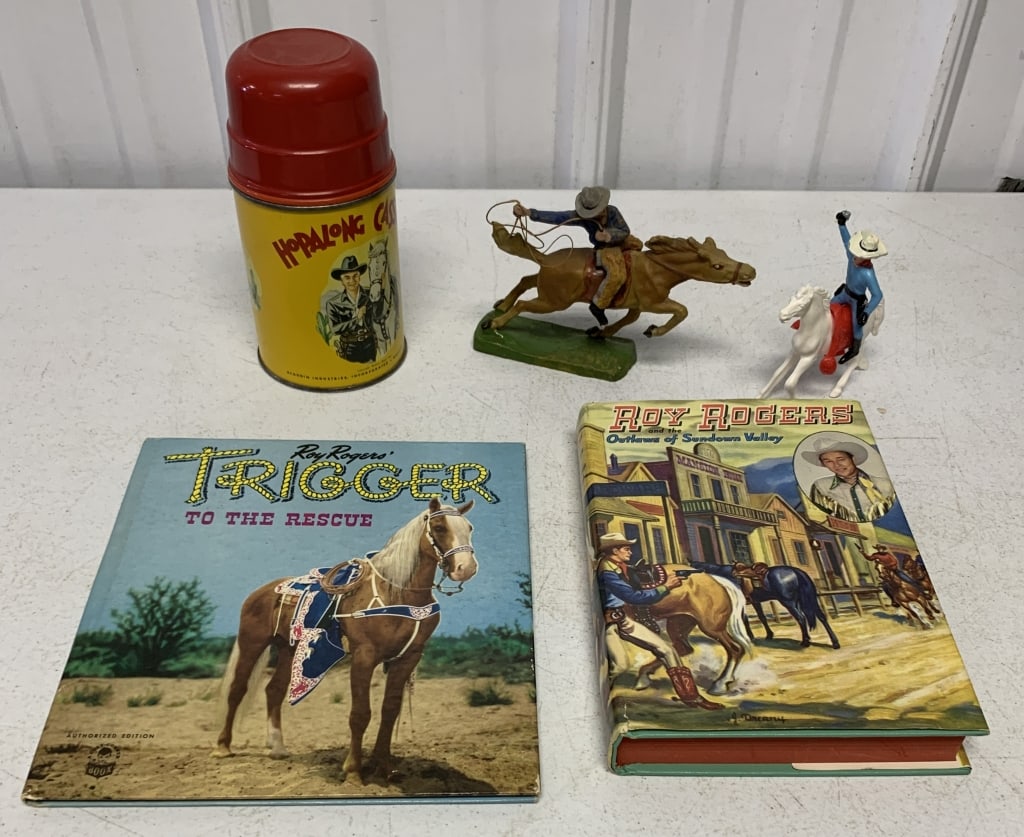 Western lot of books, toys and thermos: thermos missing stopper, Lone Ranger's gun is broken off; other items show wear