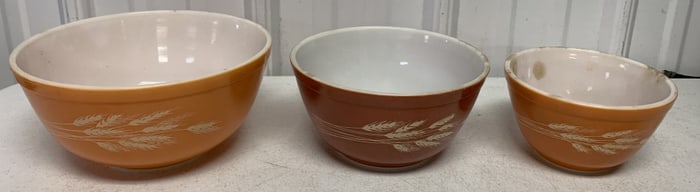 Pyrex wheat pattern nesting mixing bowls