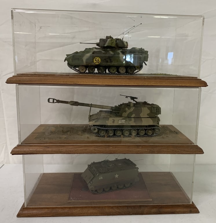 3 Army Tank Models in Cases (1 of 7)