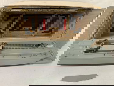 LCVP Troop Transport Model with Stand/Box